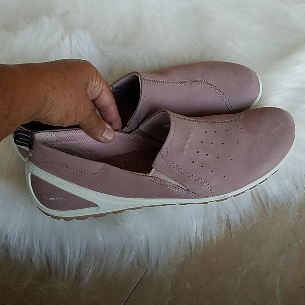 Ecco Slip-On Sneakers in Dusty Rose and White - Picture 3 of 15